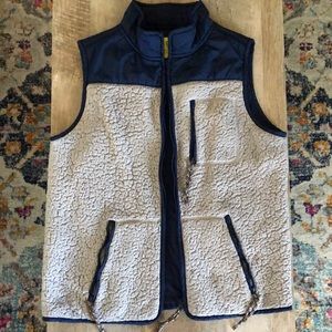 Vest with zipper pockets